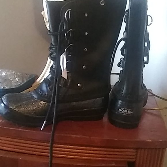 Boots - Picture 3 of 4